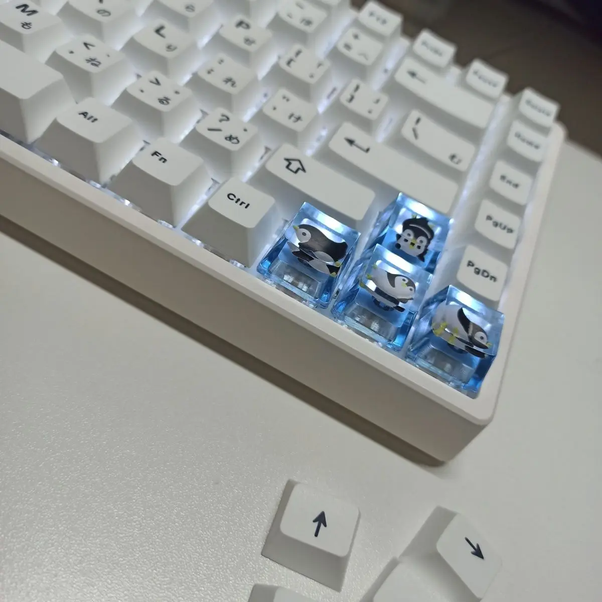 4pcs/set Сладък пингвин полупрозрачен keycap ръчно изработени смола клавиши за механични клавиши клавиатура капачки OEM r1 посока ключ капачка