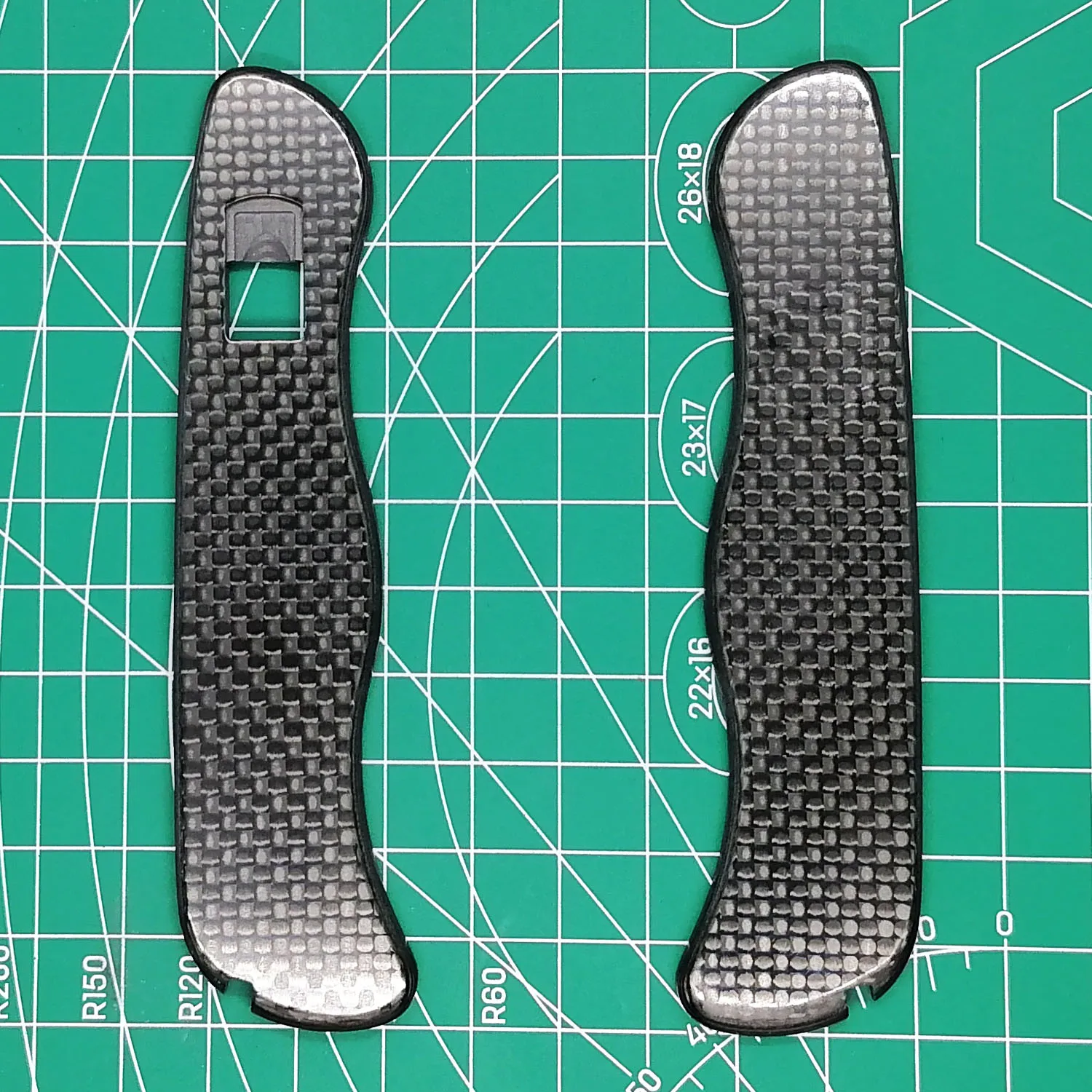 DIY поръчкови 3K въглеродни влакна дръжка везни с джоб клип изрез за 111mm Victorinox швейцарски армейски стражово-нож