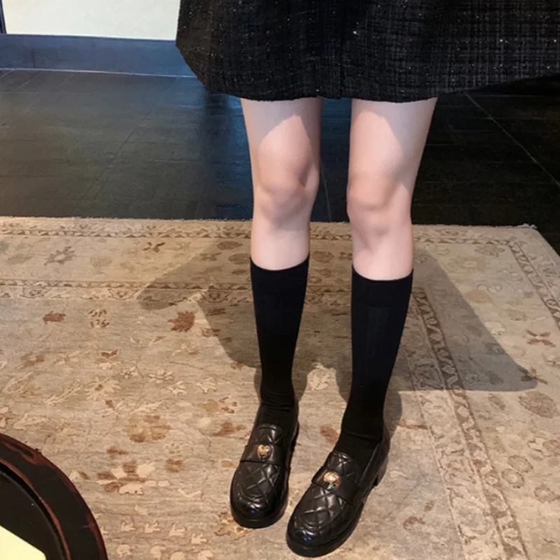 Бранд дизайнер Свободно време Дамски обувки Сърцевидна марка Метален декор Zapatos Mujer кръгла платформа мокасини с пръсти буци токчета обувки