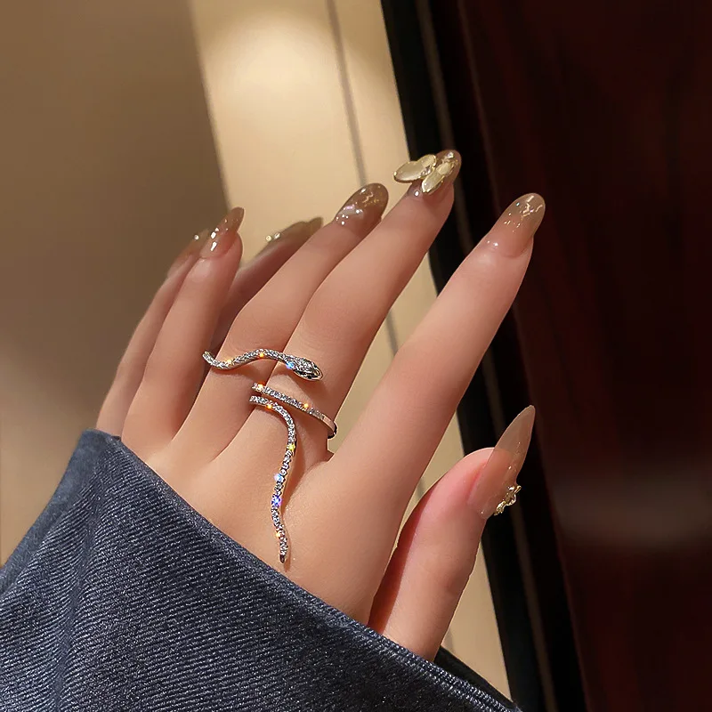 Мода преувеличени змия форма пръстени за жени мъже Sliver цвят кристал отворен регулируеми усукани пръстени сватби парти бижута