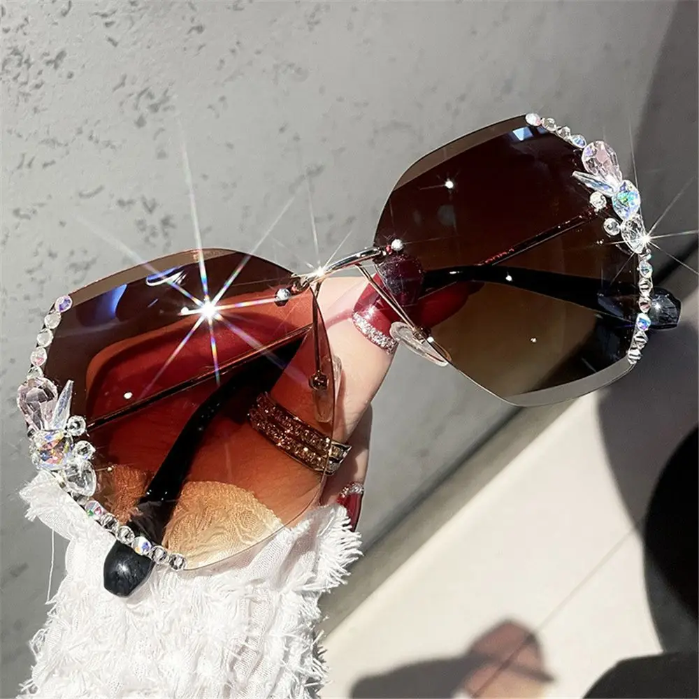 Нова мода ретро женски очила рязане обектив жени слънчеви очила градиент кристал слънчеви очила без рамки слънчеви очила
