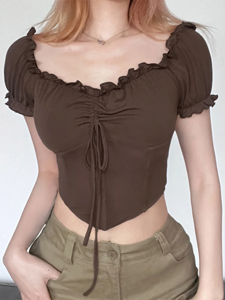 Рибена кост дизайн кафява тениска жени лятото бутер ръкав без гръб Crop Top дами реколта къдри шнур кльощава Y2K улично облекло