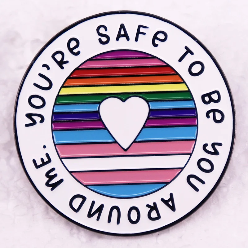 Ти си в безопасност да бъдеш около мен Емайл Pin Safe Space брошка дъга LGBTQ Ally метална значка бижута